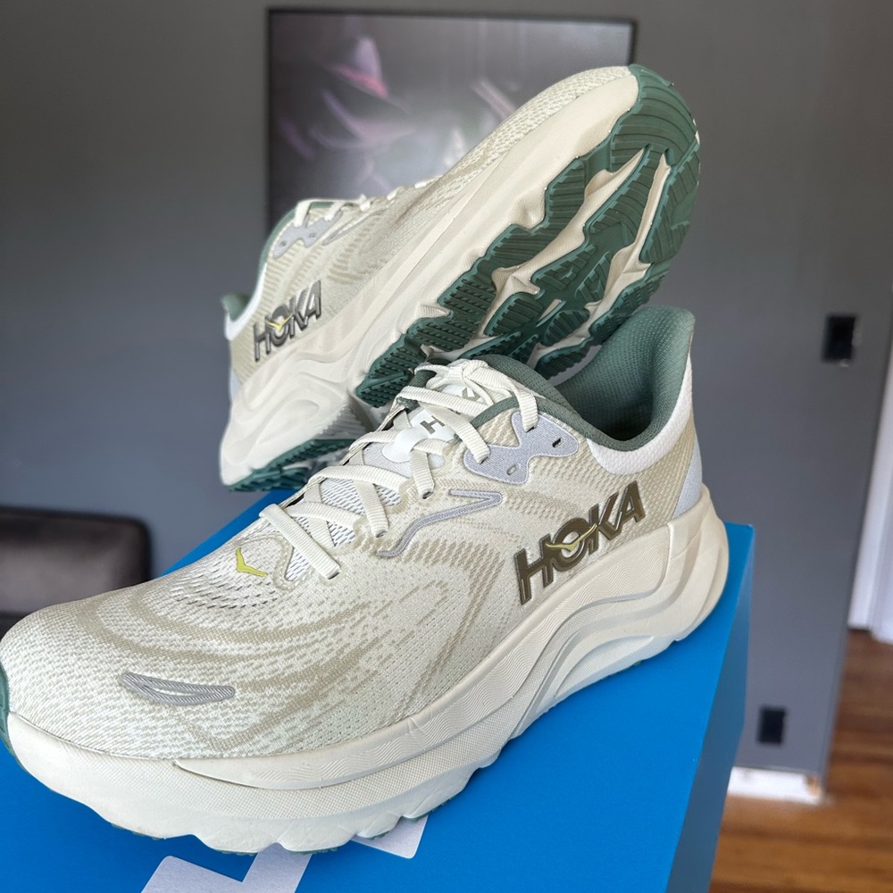 Hoka Arahi 8